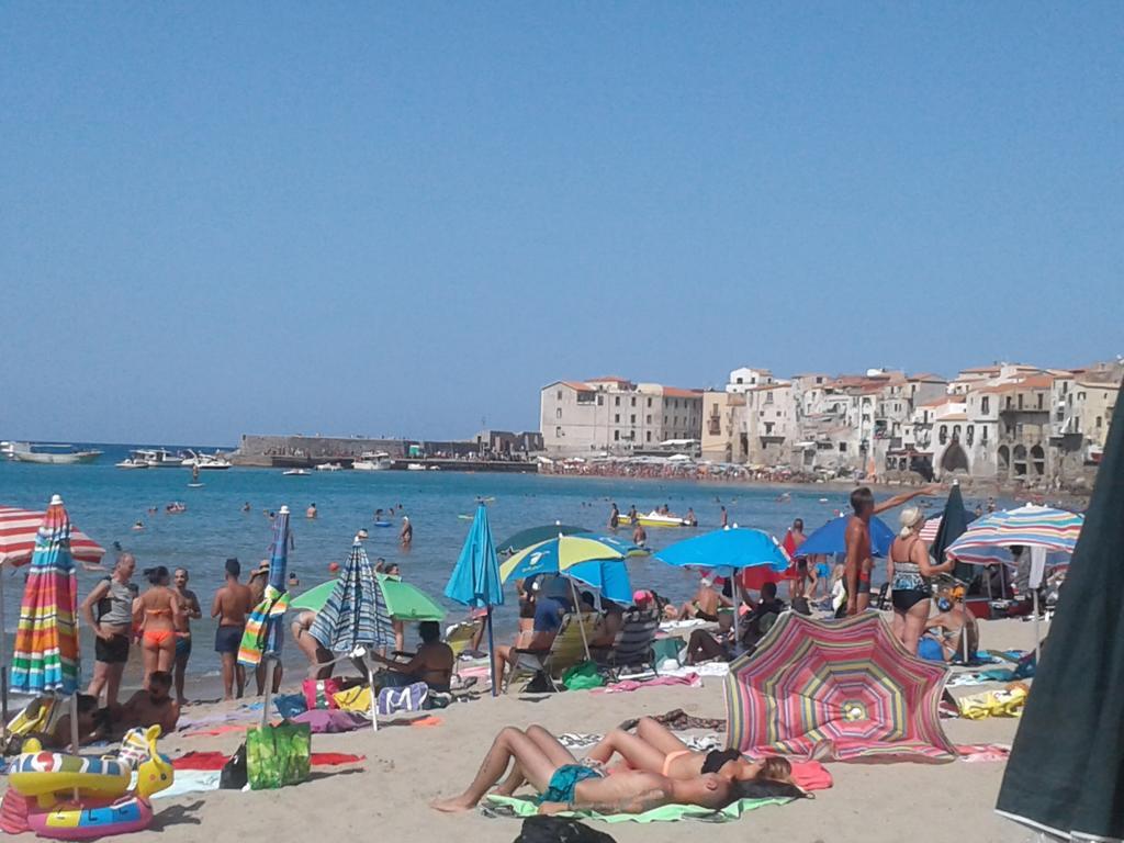 Appartamento Seflonia Cefalu Luaran gambar